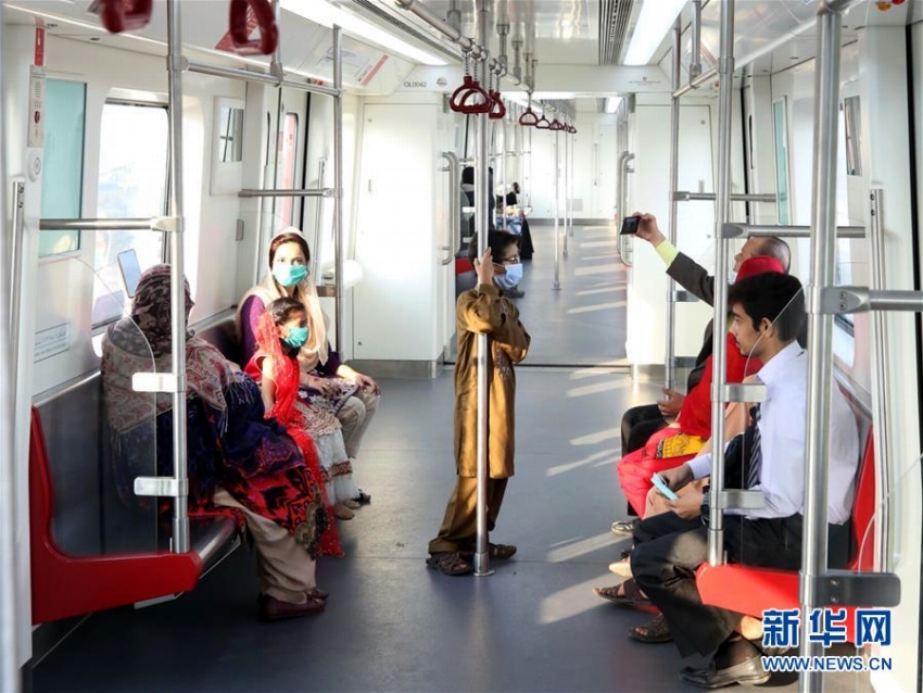 乗客迎えたパキスタン初の地下鉄　中国企業が建設請け負う
