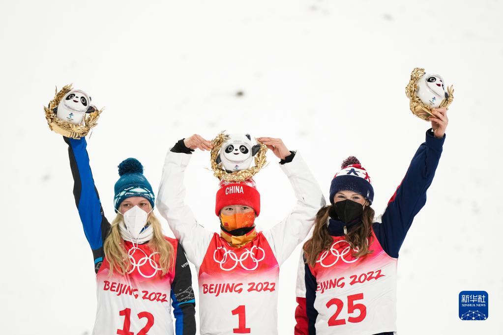 北京五輪フリースタイルスキー女子エアリアルで徐夢桃選手が金