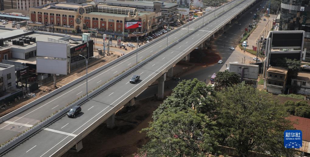 1中国企業が投資建設した高速道路の試験運用開始　ケニア・ナイロビ 中国路橋工程有限責任公司（CRBC）がケニアの首都ナイロビで投資開発および建設を担当した高速道路の試験運用が5月14日からスタートした。