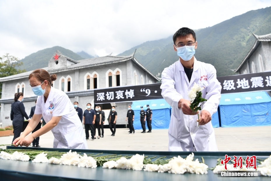 四川省で瀘定地震による犠牲者悼む追悼式