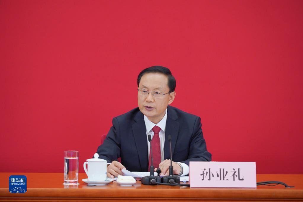 第20期の中央政治局常務委員、一中全会後に中国内外の記者と会見
