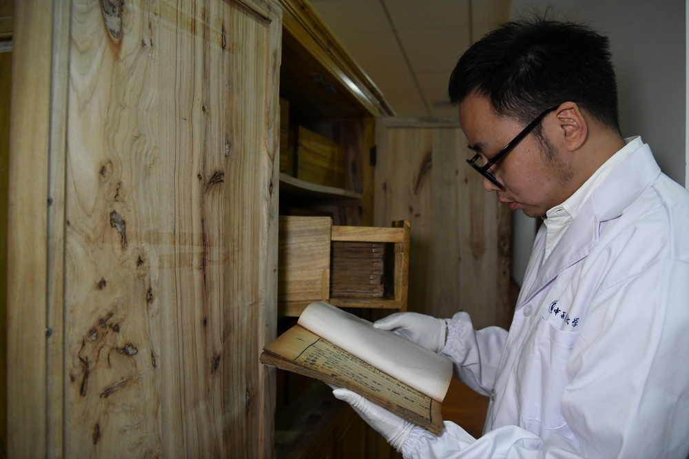 中医学の古書を保護し、文化の灯を継承　安徽省