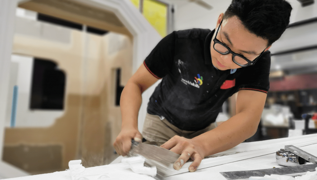誤差1ミリ以下　浙江の若者がパテ塗り仕上げ世界一に                    「浙江省の学生がパテ塗り仕上げで世界一になった」との話題が、このほど検索トレンド入りした。詳細>