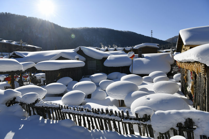 「雪のキノコ」と「雪のケーキ」が観光客を歓迎　黒竜江省