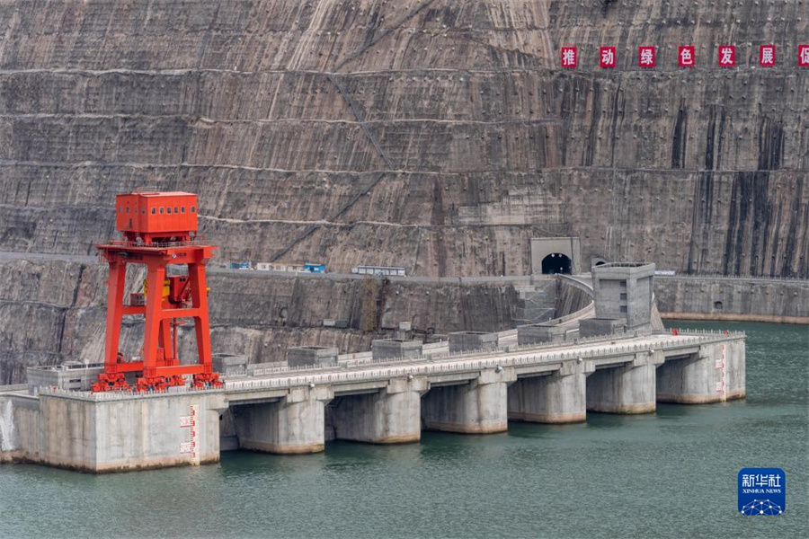 白鶴灘水力発電所の全発電機が稼働・発電開始