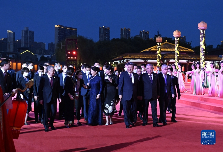 習主席夫妻が中国・中央アジアサミットに出席する各国首脳夫妻のため歓迎式典を開催