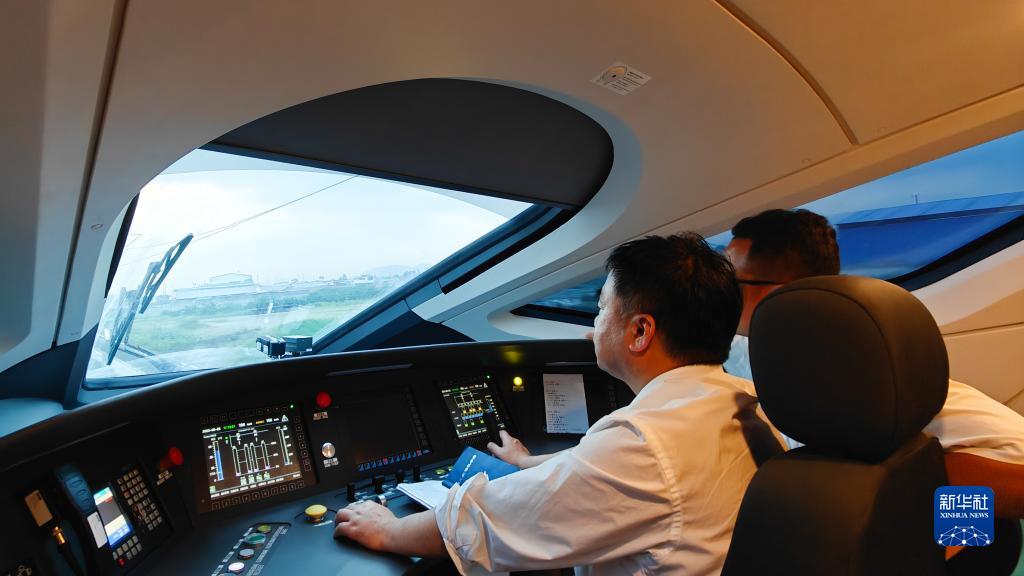 ヤワン高速鉄道建設が全線開通に向け総合調整・試験段階へ　インドネシア