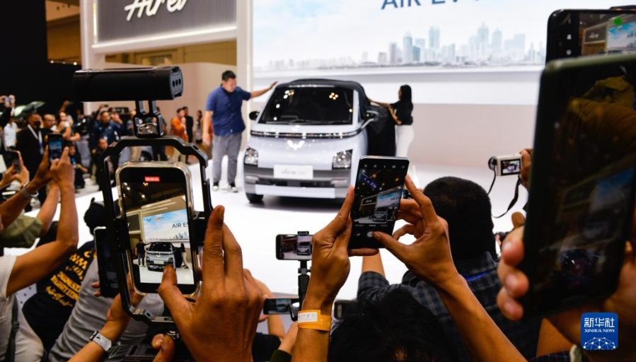 インドネシア国際モーターショーで注目集める中国ブランドの自動車                    現在開催されている2023年インドネシア国際モーターショーでは、中国の自動車ブランドが多くの来場者の注目を集めている。詳細>
