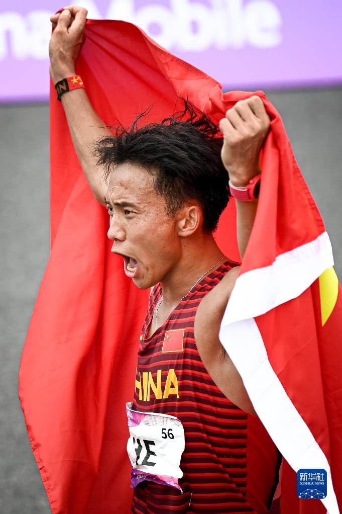 男子マラソンで中国の何傑選手が優勝　杭州アジア大会