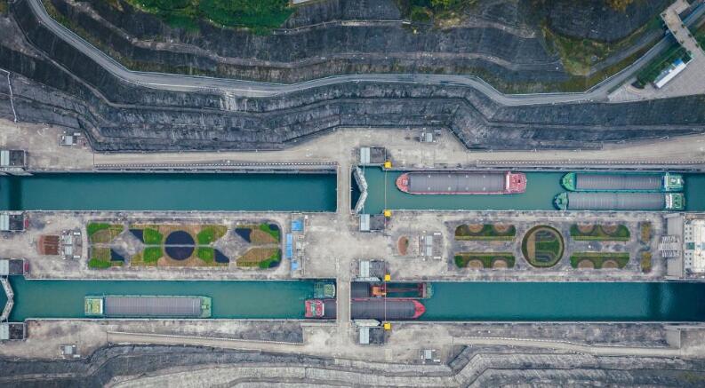 三峡プロジェクト、2023年の貨物通航量は前年比7.95％増　運営は良好                    中国長江三峡集団有限公司によると、2023年の三峡プロジェクトの運営状況は通年で全体的に良好だった。発電、水運、生態、水資源などの総合効果が十分に発揮された。詳細>