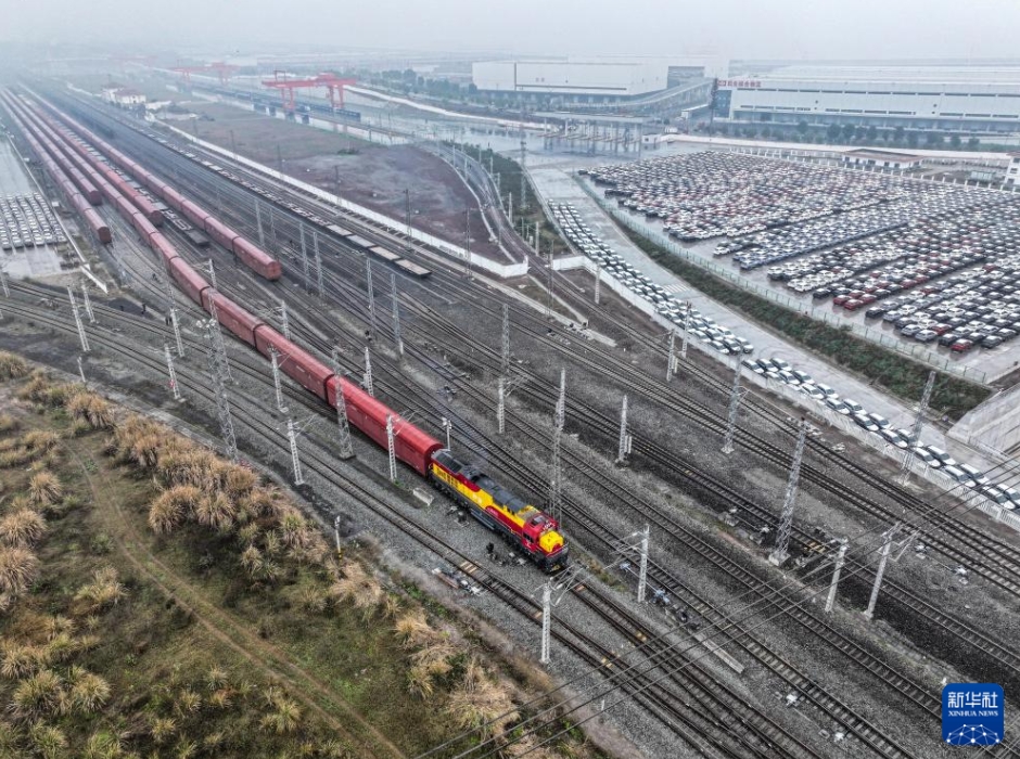 2023年、中欧班列を利用した完成車輸出が11万台を突破　重慶