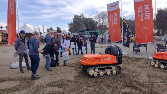世界農業博覧会で海外バイヤーを魅了した農業用無人車
