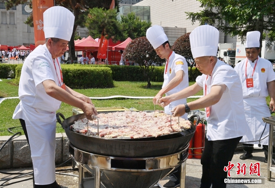 中国東北料理の人気メニュー「鍋包肉」の世界コンテスト開催　吉林省