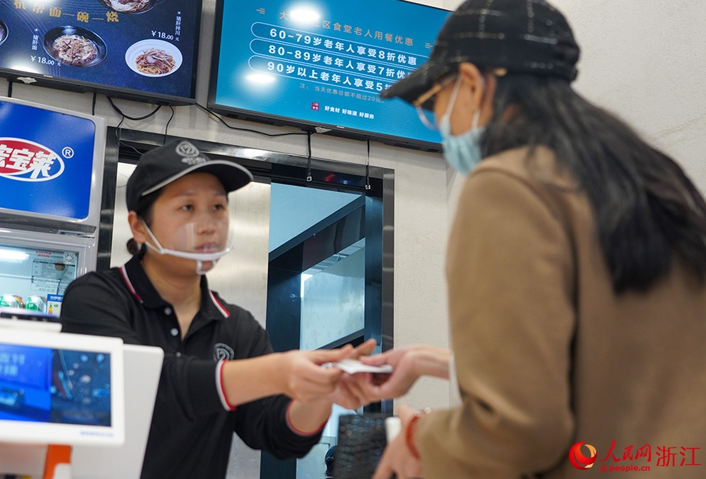 コミュニティの食堂で楽しむ「食のひととき」　浙江省杭州