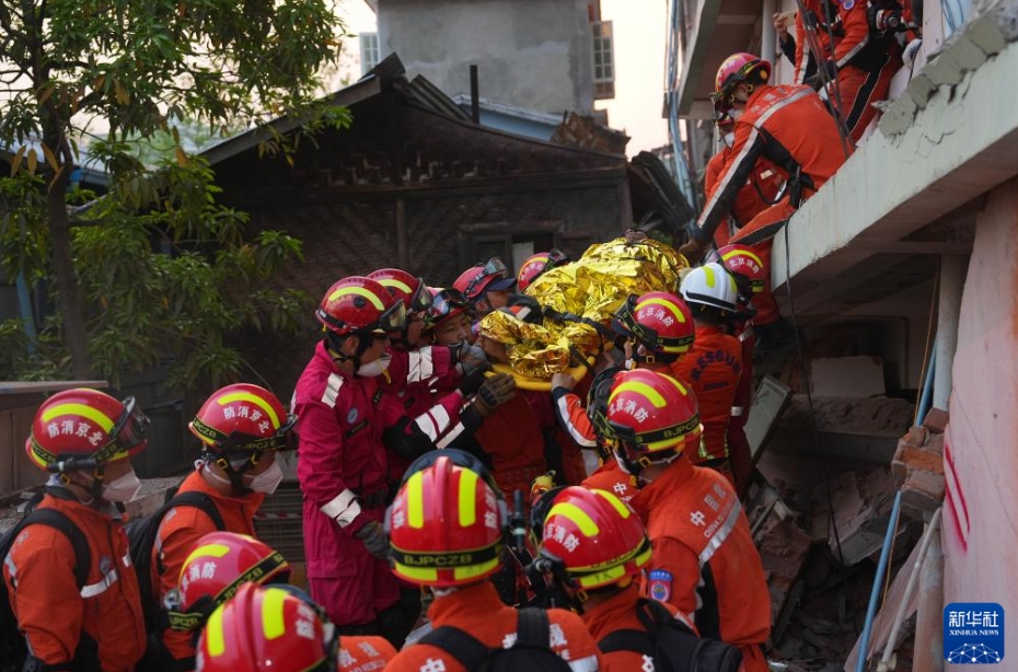 中国救援隊が120時間近く生き埋めの男性を救出、9人目の生存者救出に　ミャンマー大地震