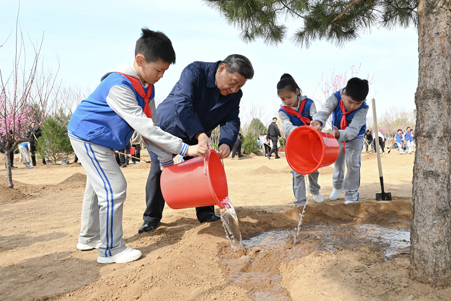 習近平総書記が首都ボランティア植樹活動に参加「祖国の大地をより緑豊かで生き生きとしたものに」