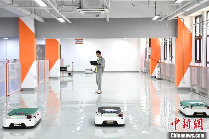 産業用ロボットの製造工場を訪ねて　安徽省