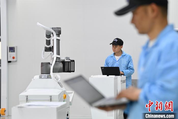 産業用ロボットの製造工場を訪ねて　安徽省