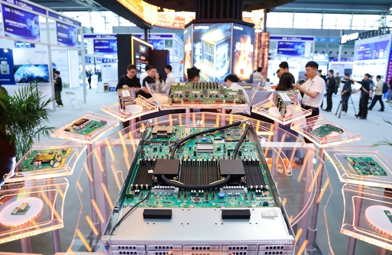 第13回中国電子情報博覧会が開幕