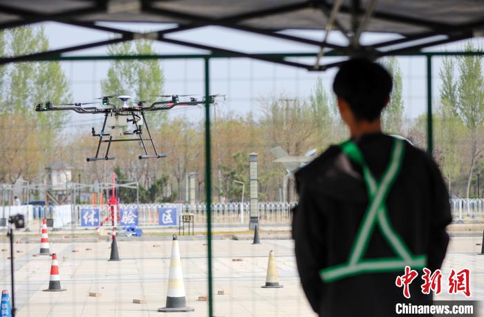 ドローン操縦士試験が人気に　低空経済が新職業を創出