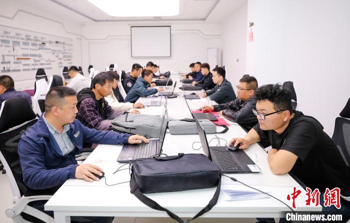 ドローン操縦士試験が人気に　低空経済が新職業を創出