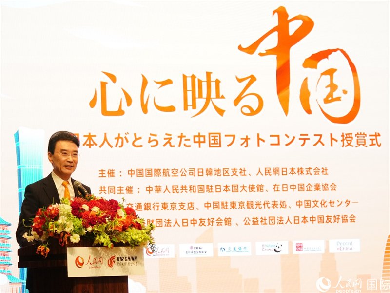 挨拶する在日中国企業協会の王家馴会長（撮影・蒋暁辰）。