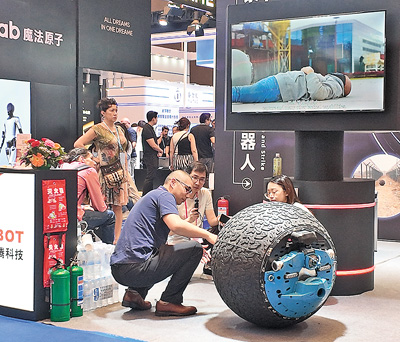 偵察・攻撃一体型パトロールロボット。