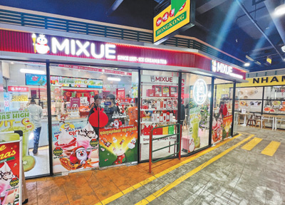 カンボジアのプノンペンにある中国のティードリンクブランド「蜜雪氷城」の店舗（写真提供・取材対応者）。