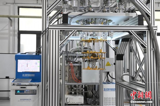 量子コンピューティング用極低温希釈冷凍機