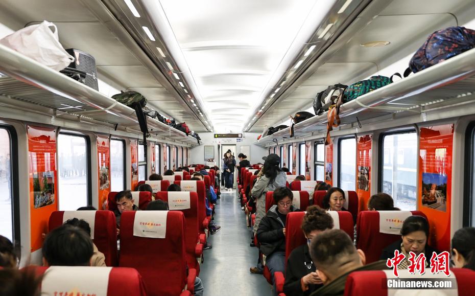 初の革命史研学特別列車「薪火遼寧号」が瀋陽を出発　遼寧省