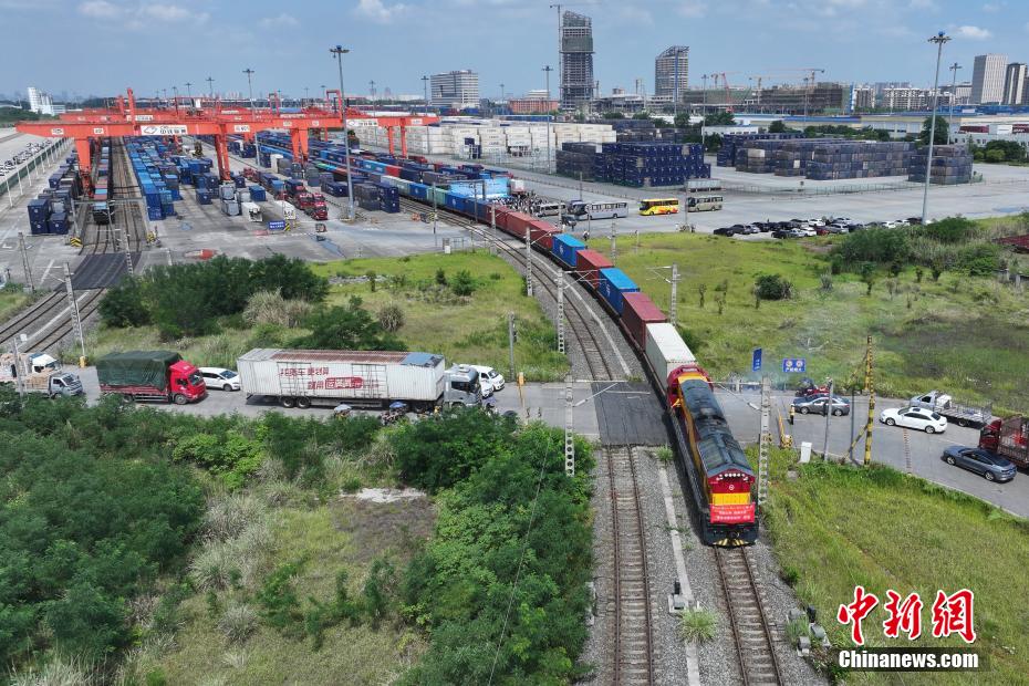 成都国際鉄道港で「成都-深セン-香港定期コンテナ列車」の運行スタート