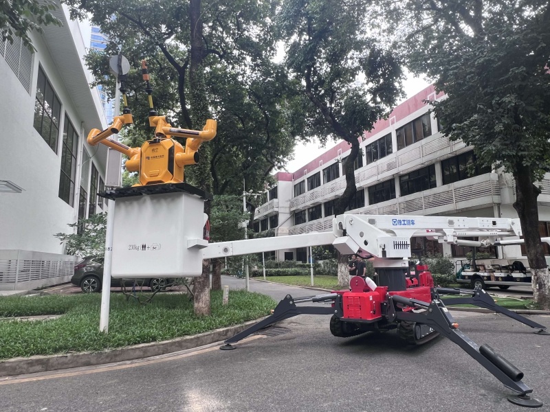 活線作業ロボット「悟空」。撮影・蔡睿智