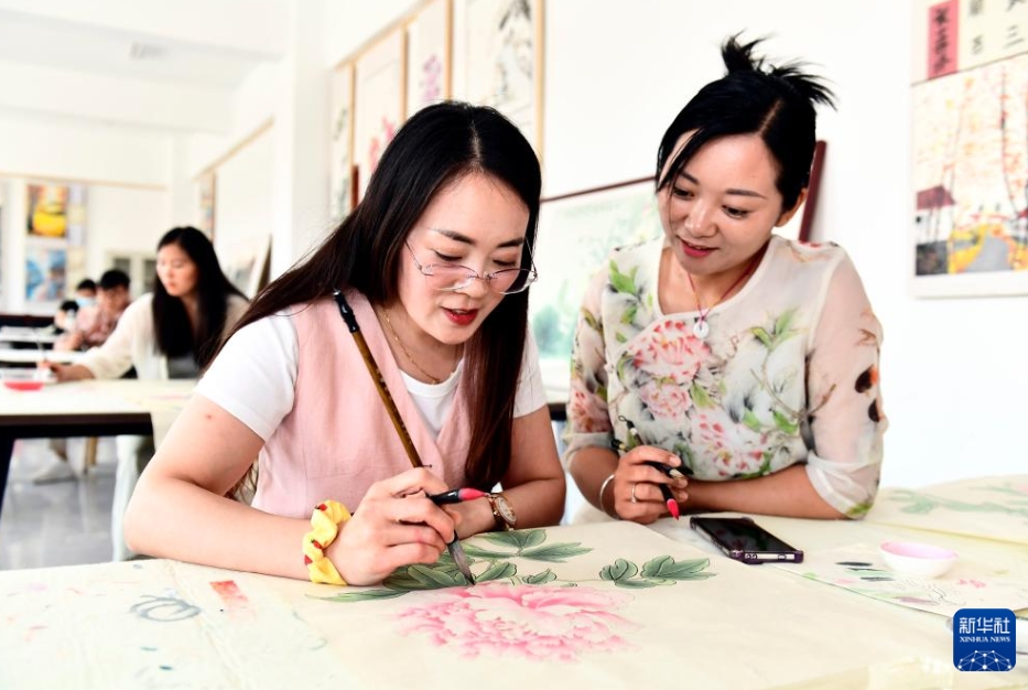 「富の花」を咲かせる工筆画　山東省巨野