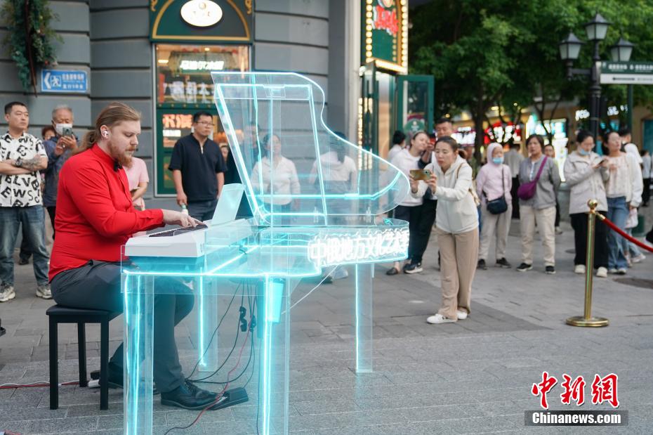 夏の哈爾浜を楽しむ！ストリートパフォーマンスイベントスタート　黒竜江省