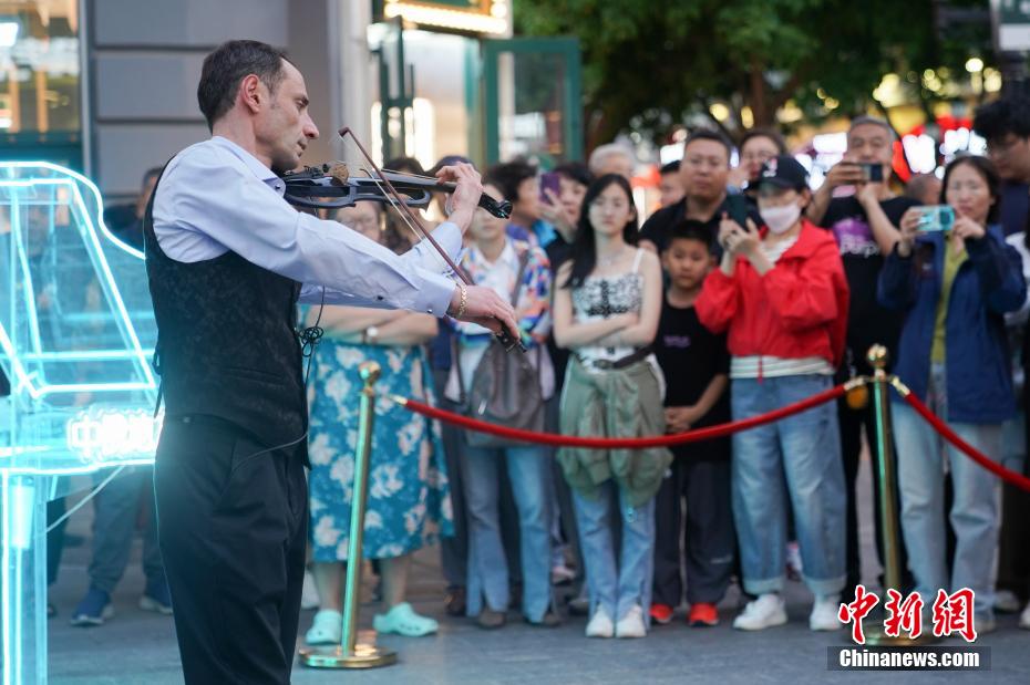 夏の哈爾浜を楽しむ！ストリートパフォーマンスイベントスタート　黒竜江省