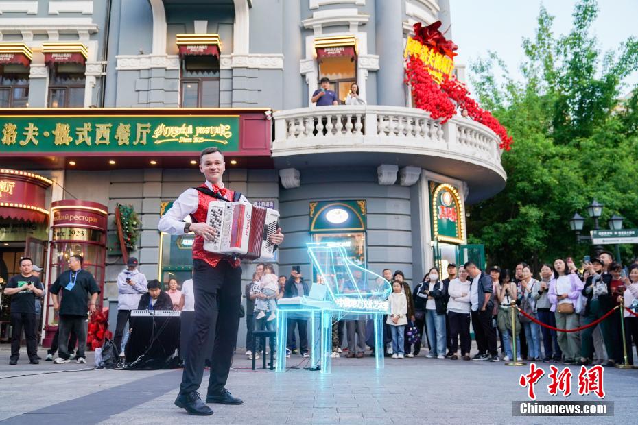 夏の哈爾浜を楽しむ！ストリートパフォーマンスイベントスタート　黒竜江省