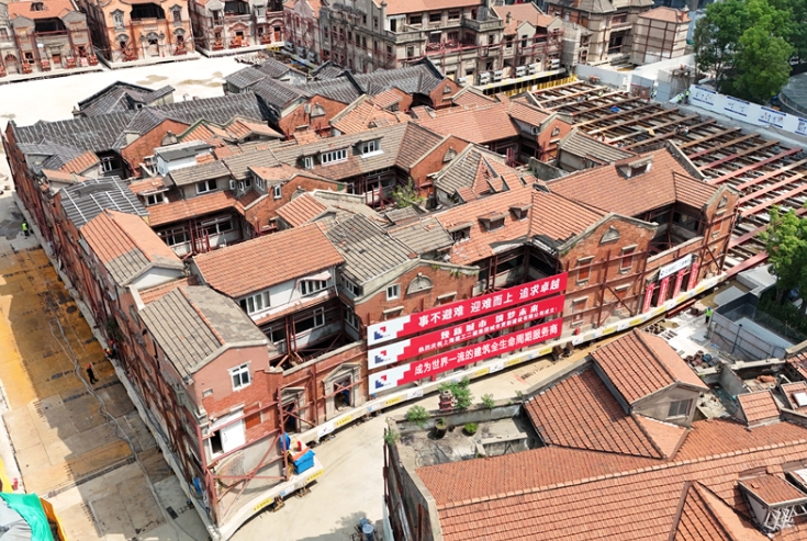 7日に元の位置に戻される総重量7500トンの石庫門建築群「華厳里」(写真提供・静安区新聞弁公室)。