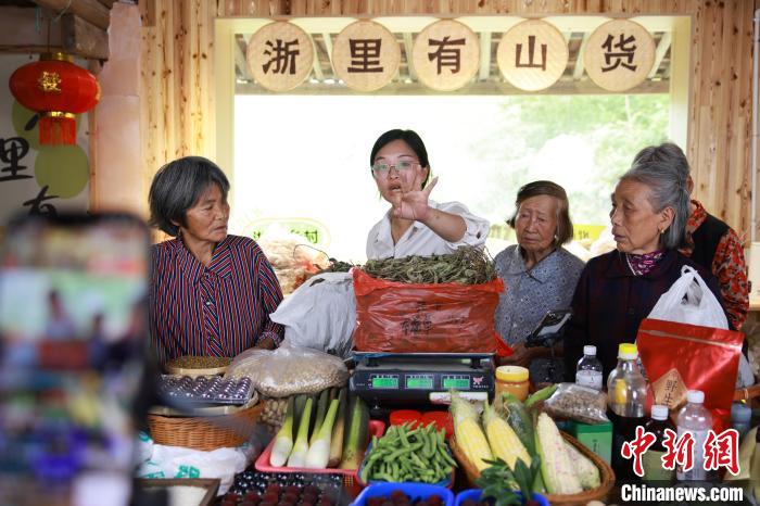 山奥の配信スタジオが村民の「自宅近くで稼ぐ」を実現　浙江省仙居