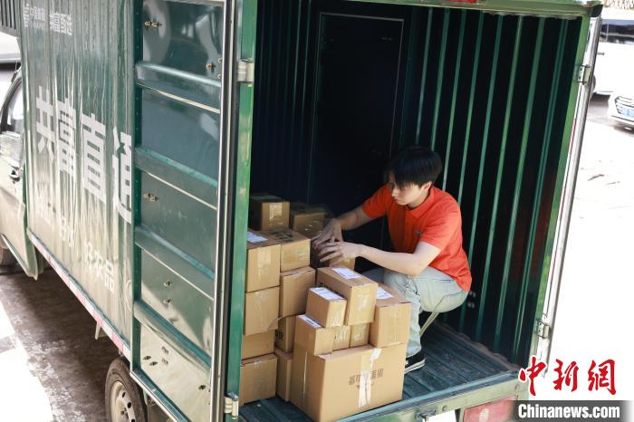 山奥の配信スタジオが村民の「自宅近くで稼ぐ」を実現　浙江省仙居