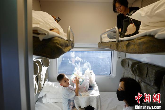 夕方発、翌朝着の上海と成都を結ぶ高速寝台列車‌が運行開始