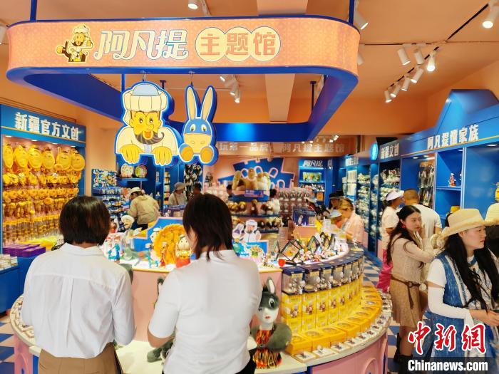 新疆国際大バザールが夏休み家族旅行の人気スポットに