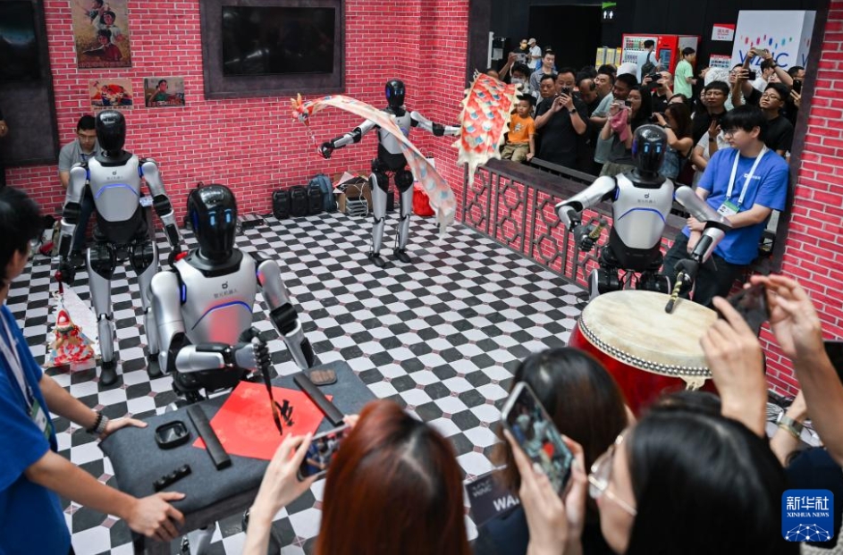 格闘技、書道、各種作業！才能あふれるロボットが続々とお披露目　世界AI大会