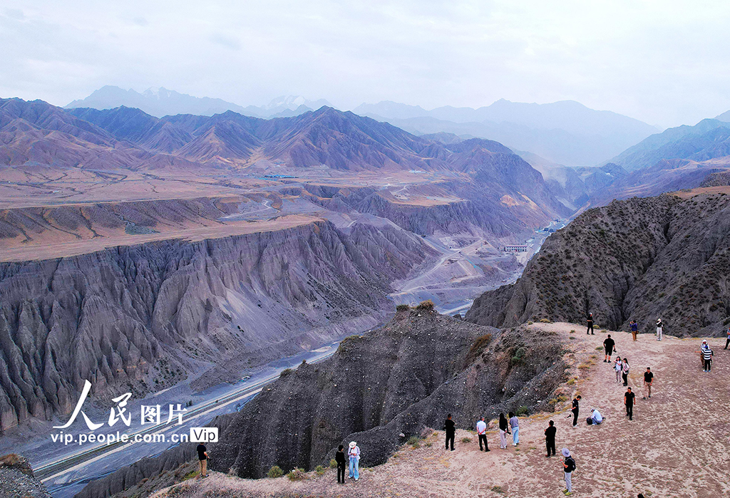 烏蘇大峡谷の壮大な景観　新疆