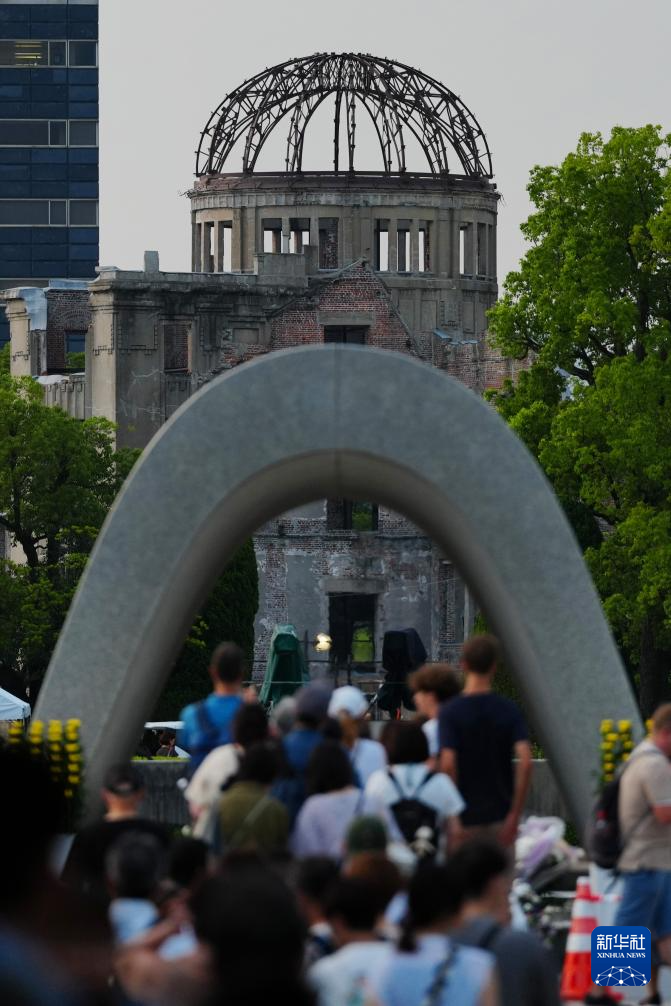 8月5日、広島平和記念公園から見た原爆ドーム（撮影・賈浩成）