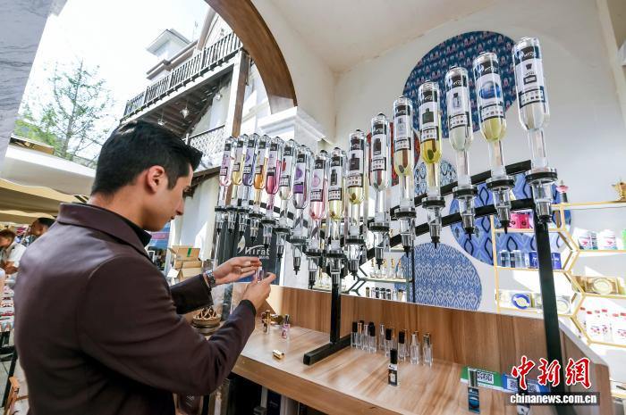 「一帯一路」共同建設国の輸入品が烏魯木斉に勢揃い　新疆