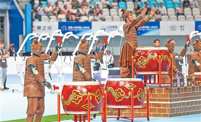 集団舞踊競技では、見事な演技を披露し、金メダルを獲得した北京舞踊学院と湖北光谷東智エンボディドAI技術有限公司の合同代表チーム。撮影・張武軍