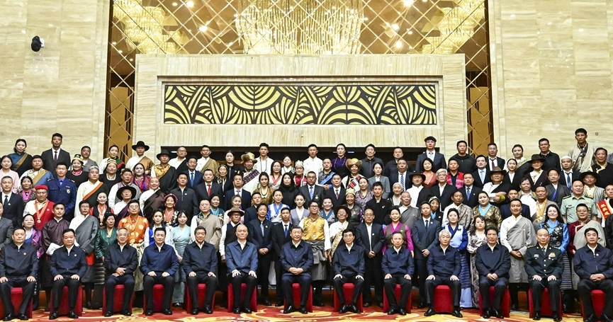習近平総書記が西蔵各民族・各界代表と接見                    習近平中共中央総書記（国家主席、中央軍事委員会主席）は20日午後、西蔵（チベット）自治区の各民族・各界代表と接見し、党中央を代表して西蔵の各民族の人々に心からの挨拶を述べ、祝意を伝えた。習総書記は「皆が引き続き心を一つに協力し、団結・奮闘して、雪域（西蔵）における中国式現代化の絢爛たる章を共に綴ることを希望する」と述べた。詳細>