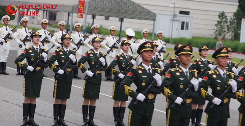 士気高まる抗日戦争勝利記念軍事パレードの訓練現場を訪ねて