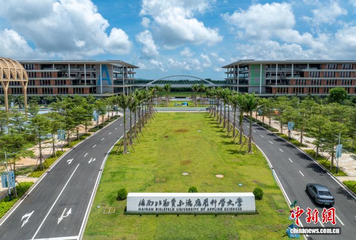 中国初となる海外の大学による単独運営校が開校し、新入生迎える　海南省