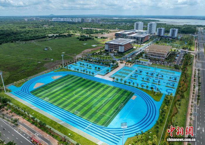 中国初となる海外の大学による単独運営校が開校し、新入生迎える　海南省